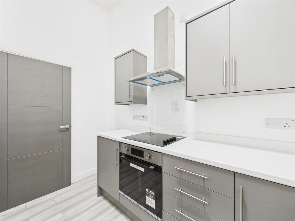 Property photo 3 of 17 Cam03604G0-Pr0176-Still006.Jpg