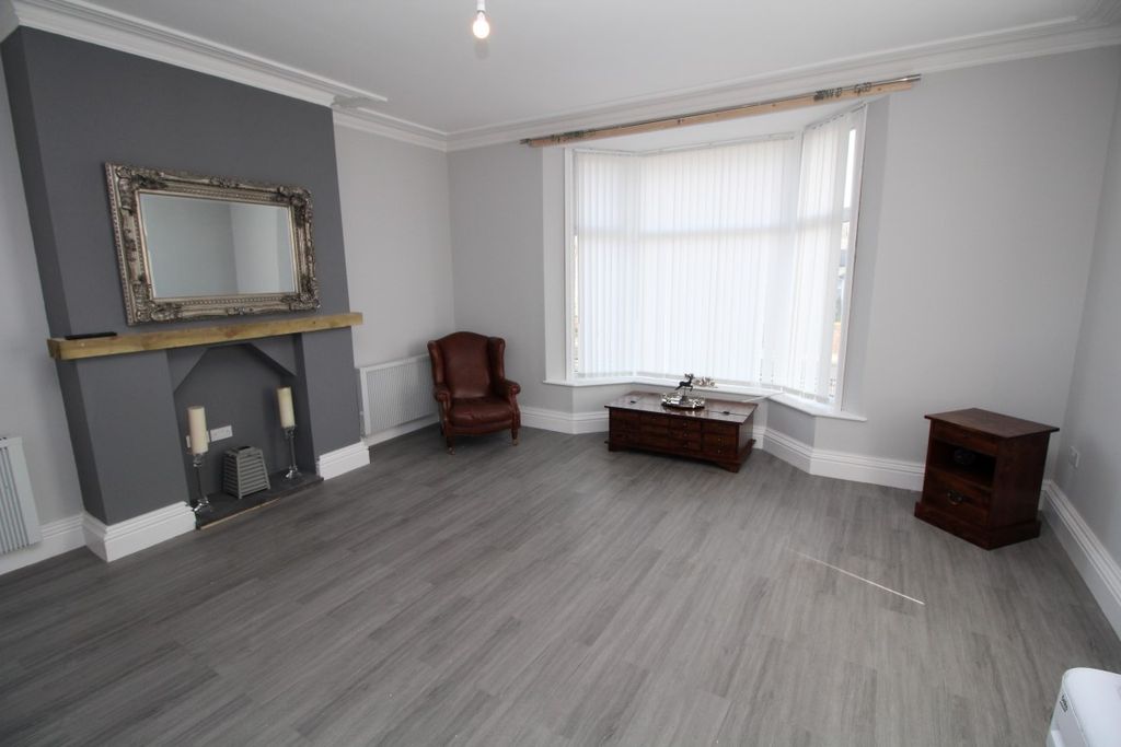 Property photo 2 of 11 Kitchen/Living/Dining