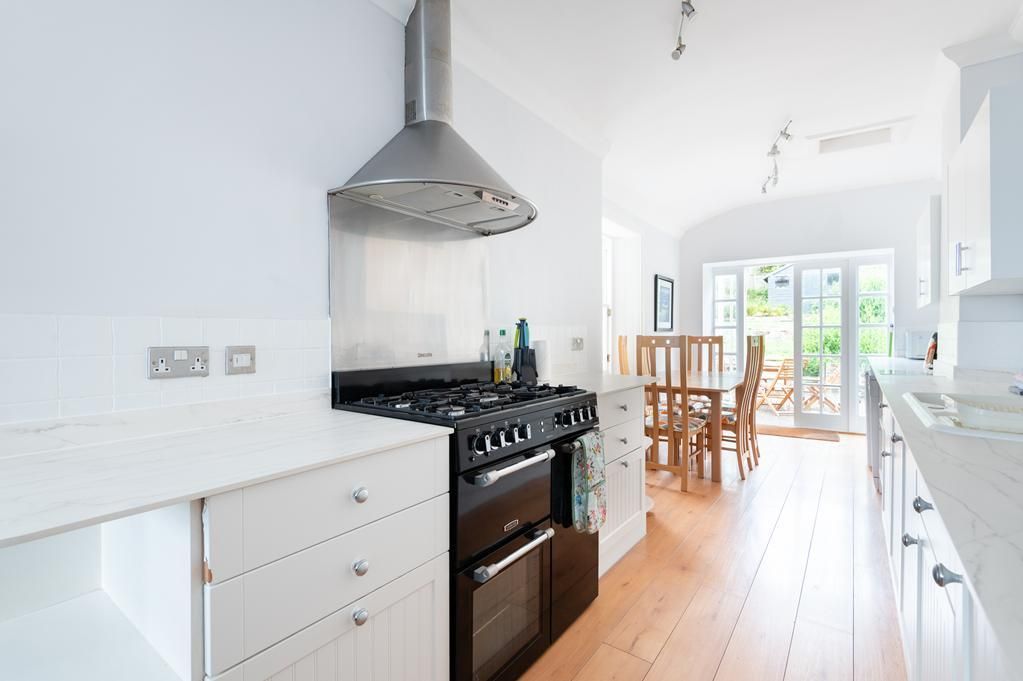 Property photo 3 of 38 Cup1480Seg Harbour Apartment Kitchen Left.Jpg