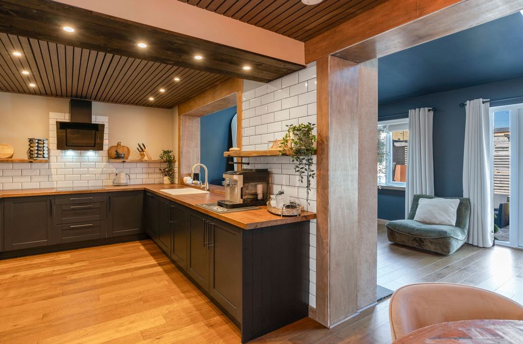 Property photo 2 of 45 Contemporary Kitchen
