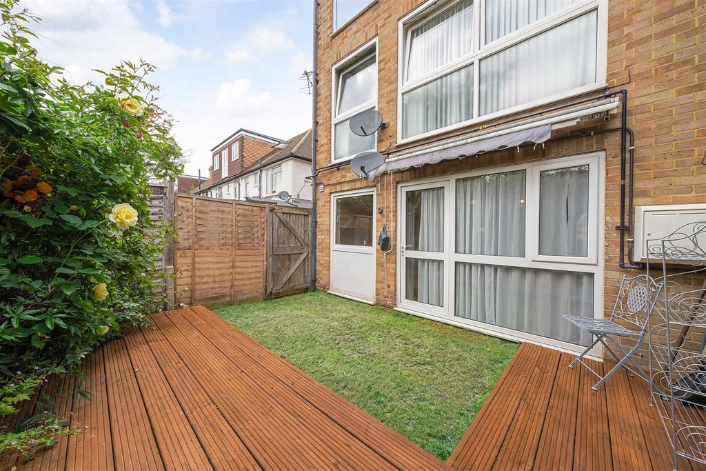 Property photo 3 of 10 Enmore Road-9.Jpg