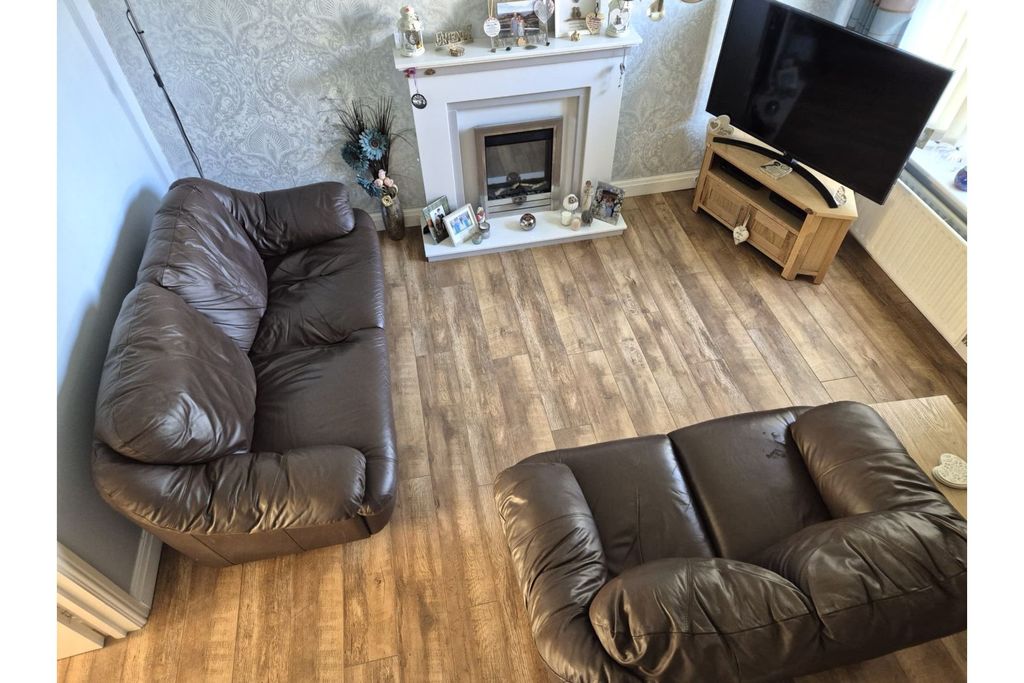 Property photo 2 of 20 Lounge