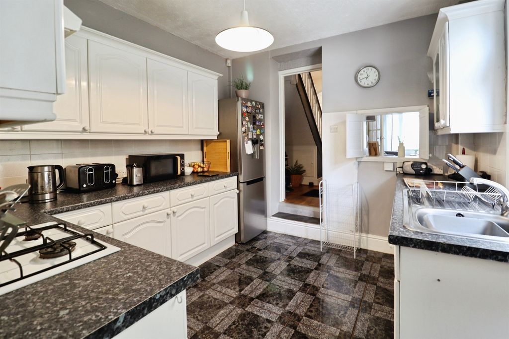 Property photo 2 of 17