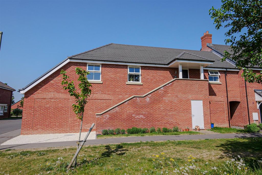 Property photo 1 of 10 Approach