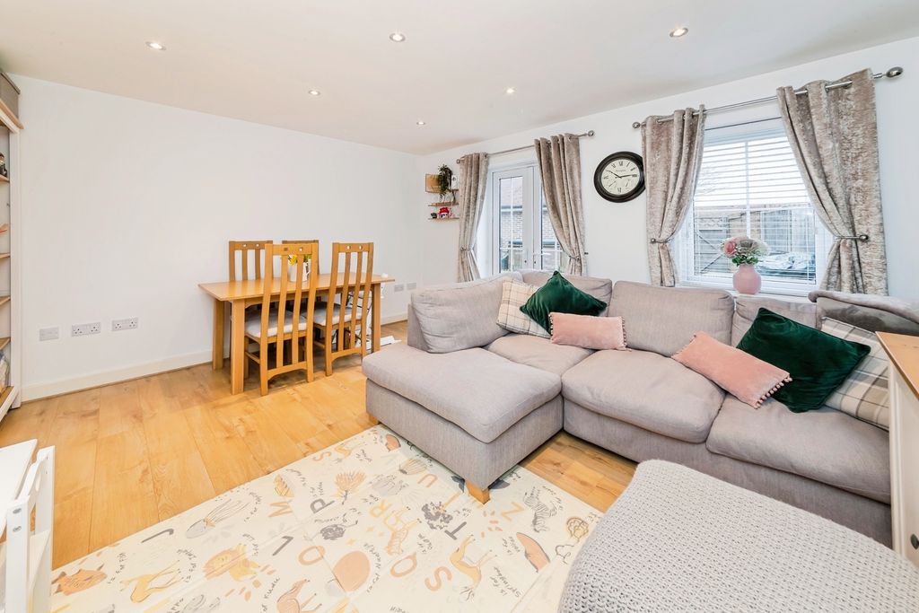 Property photo 3 of 15 Pbox-Img.Jpg