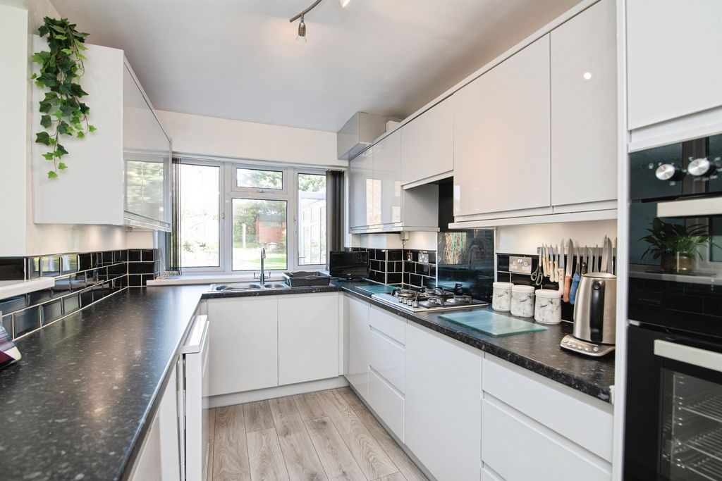 Property photo 3 of 23