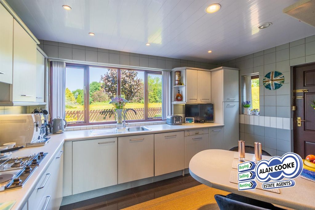 Property photo 2 of 18 Breakfast Kitchen