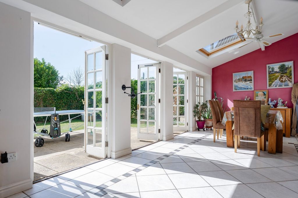 Property photo 2 of 33