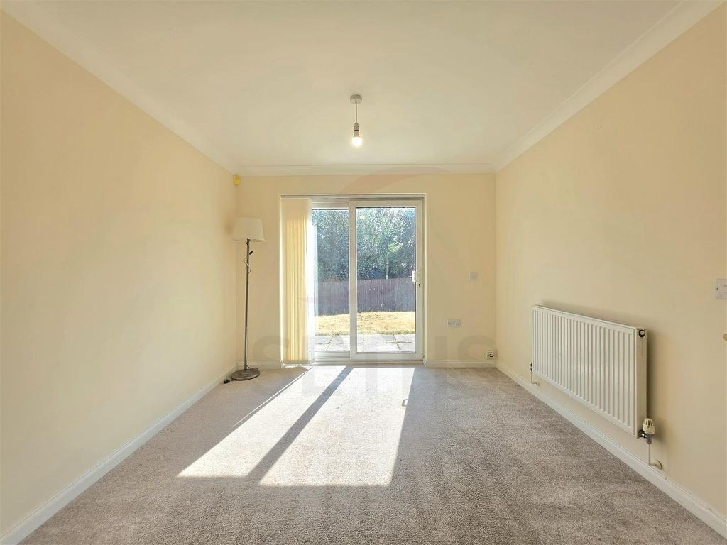 Property photo 3 of 17 Dining Area