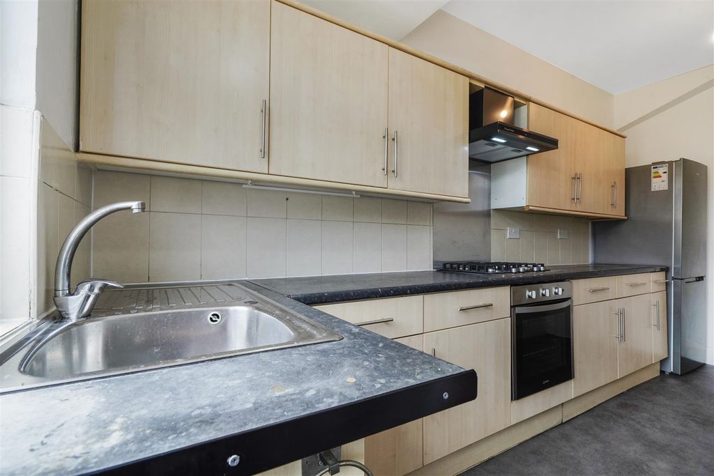 Property photo 2 of 15 Eat In Kitchen