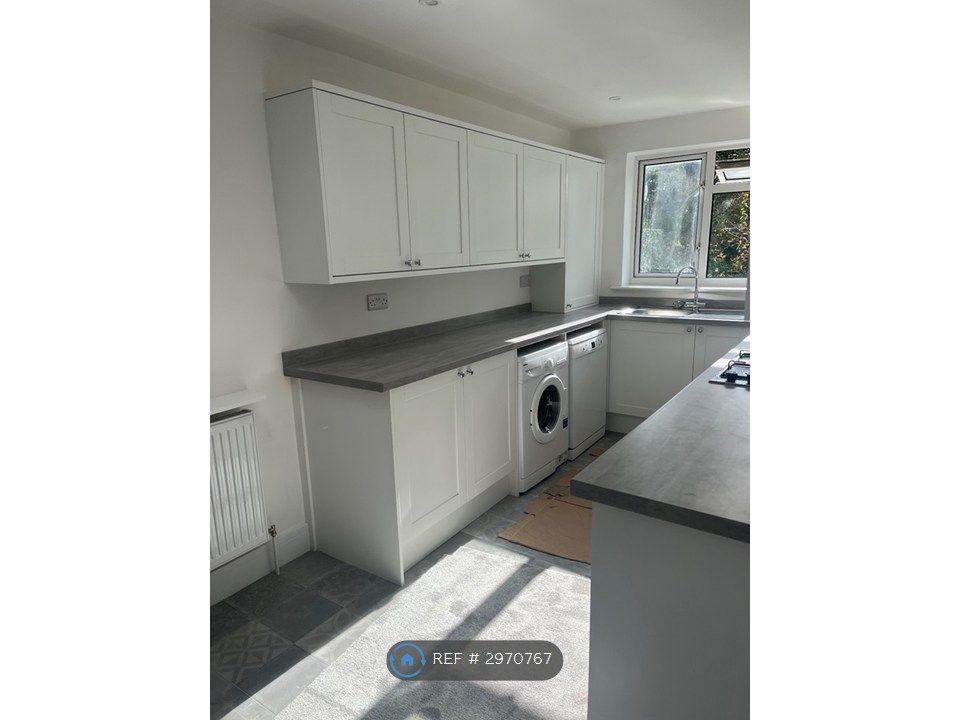 Property photo 3 of 12 Kitchen