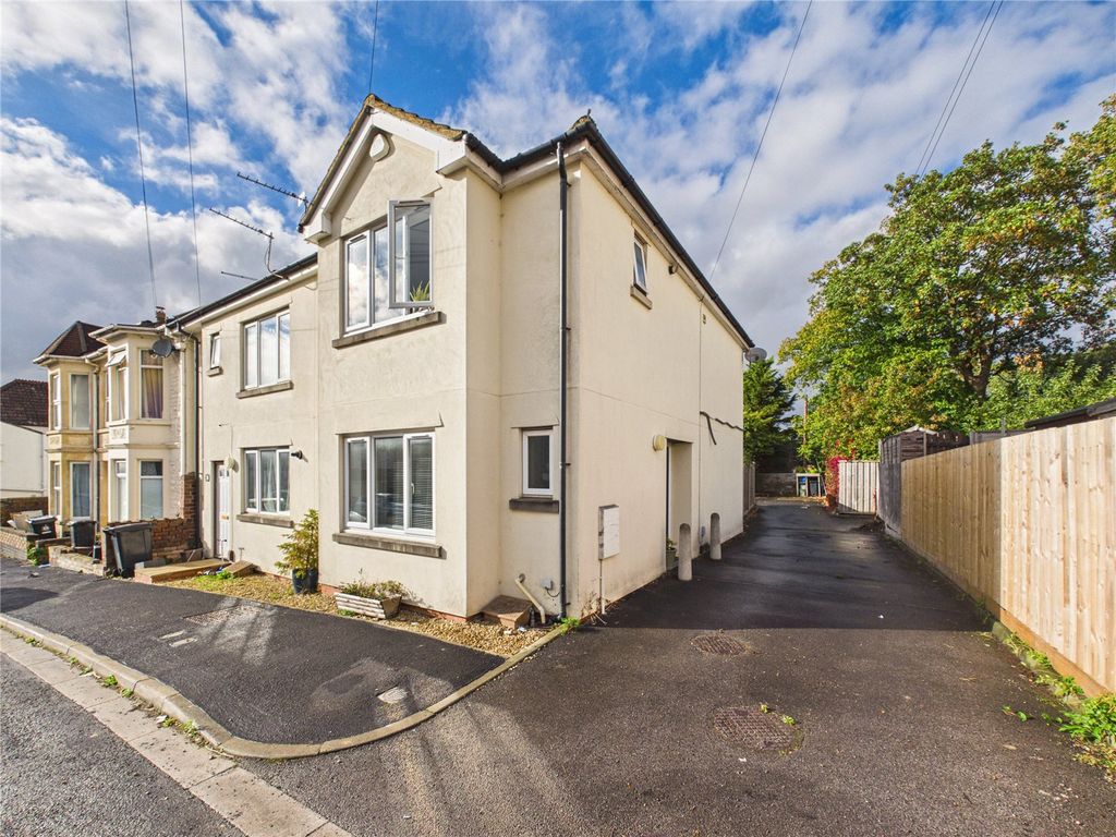 Property photo 1 of 19 Picture No. 03