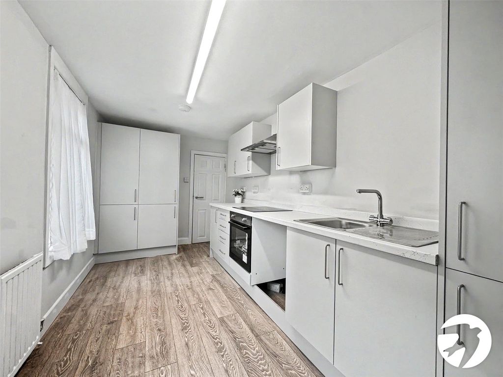 Property photo 3 of 6 Kitchen