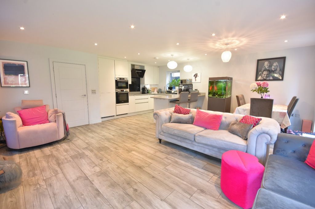 Property photo 2 of 24 Picture No. 22