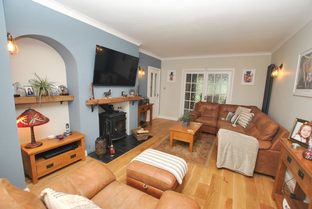 Property photo 3 of 27