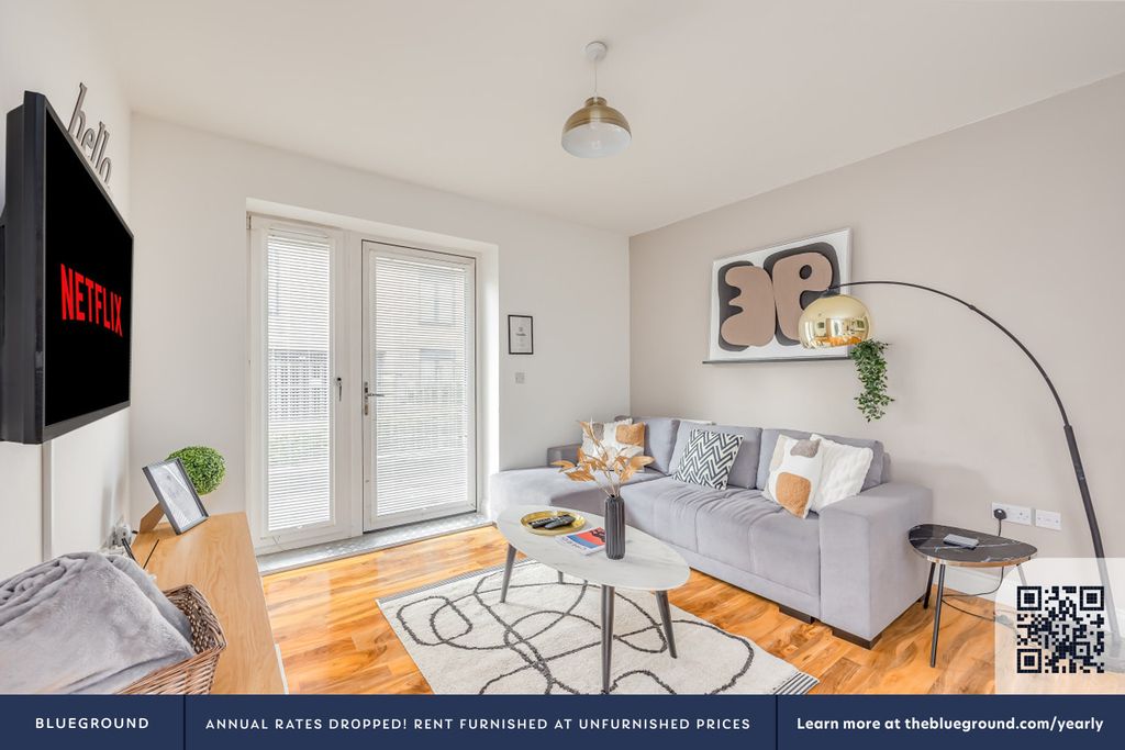 Property photo 3 of 25 Living Room