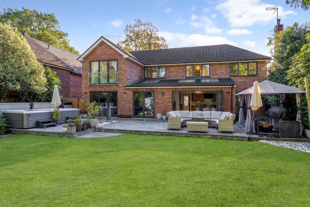 Property photo 1 of 24