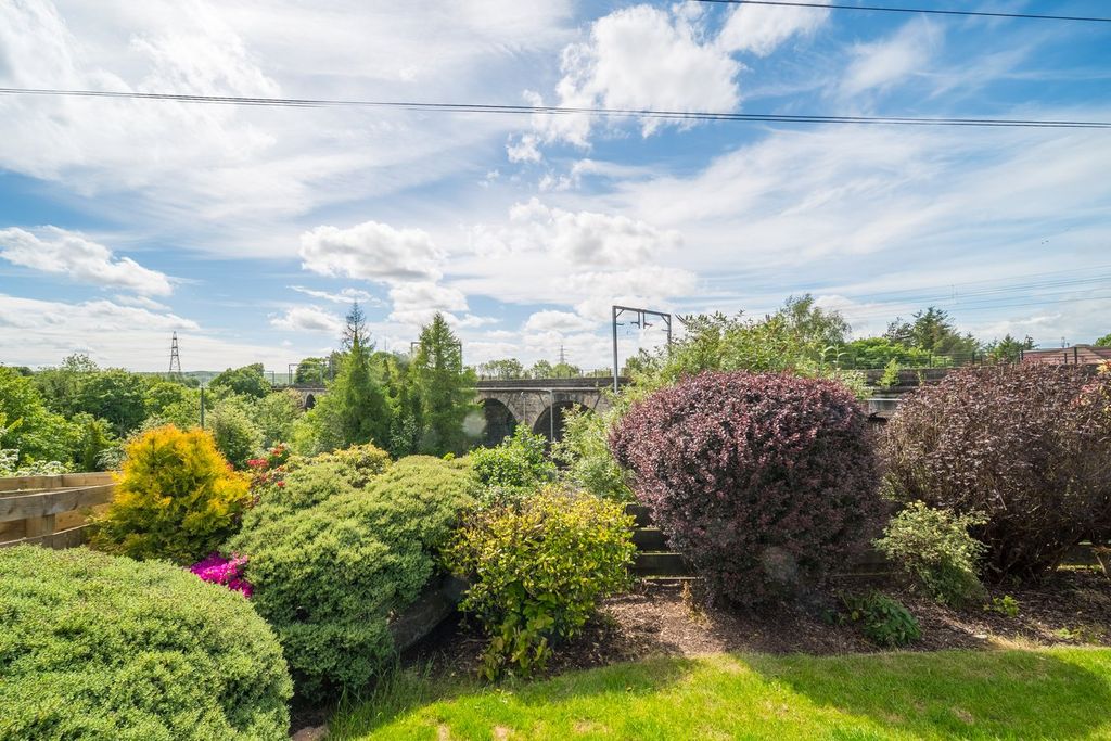 Property photo 3 of 37