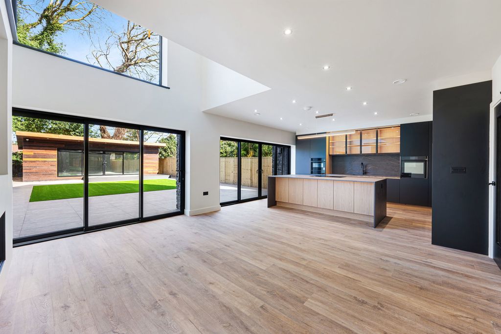 Property photo 2 of 50