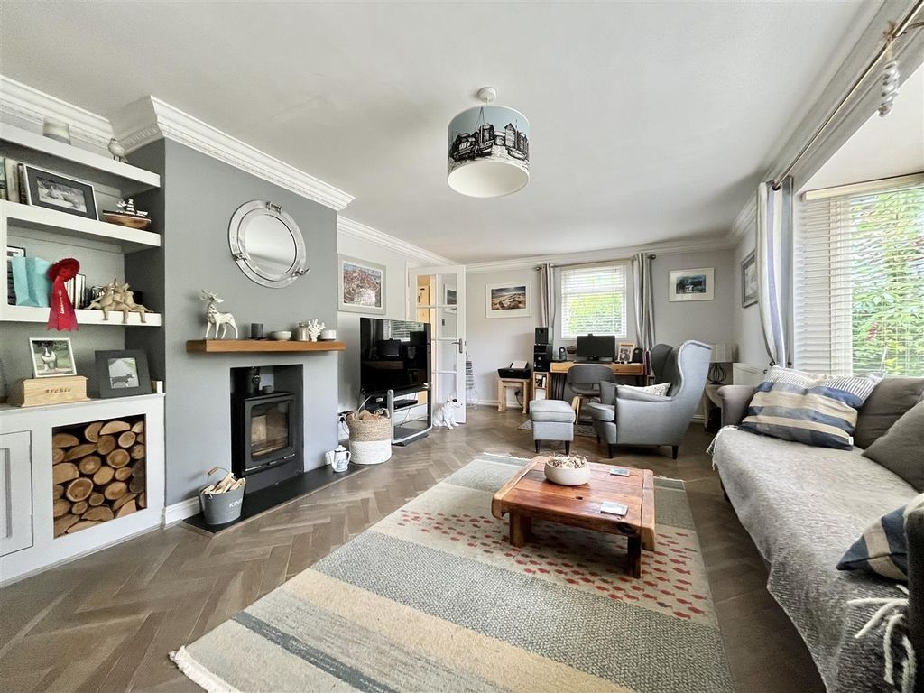 Property photo 2 of 35