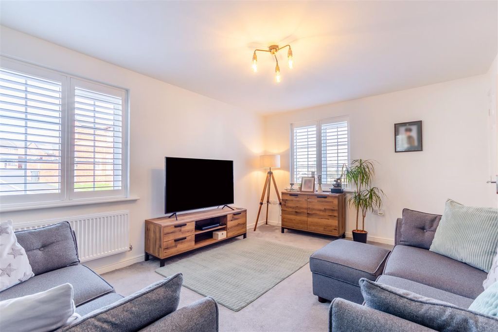 Property photo 2 of 34 8637806-Interior03v2.Jpg