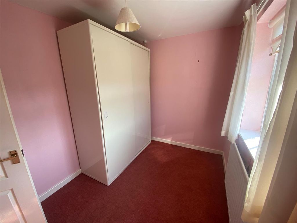 Property photo 3 of 8 Bedroom 2.Jpg