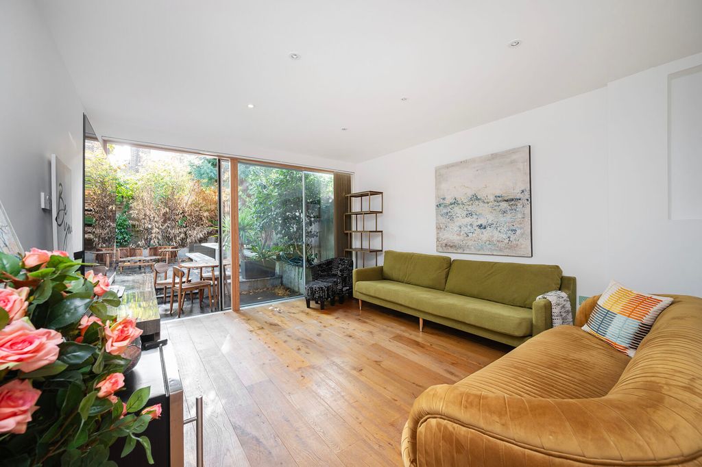 Property photo 1 of 33
