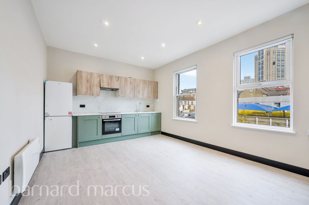 Property photo 2 of 8 Bedroom 1