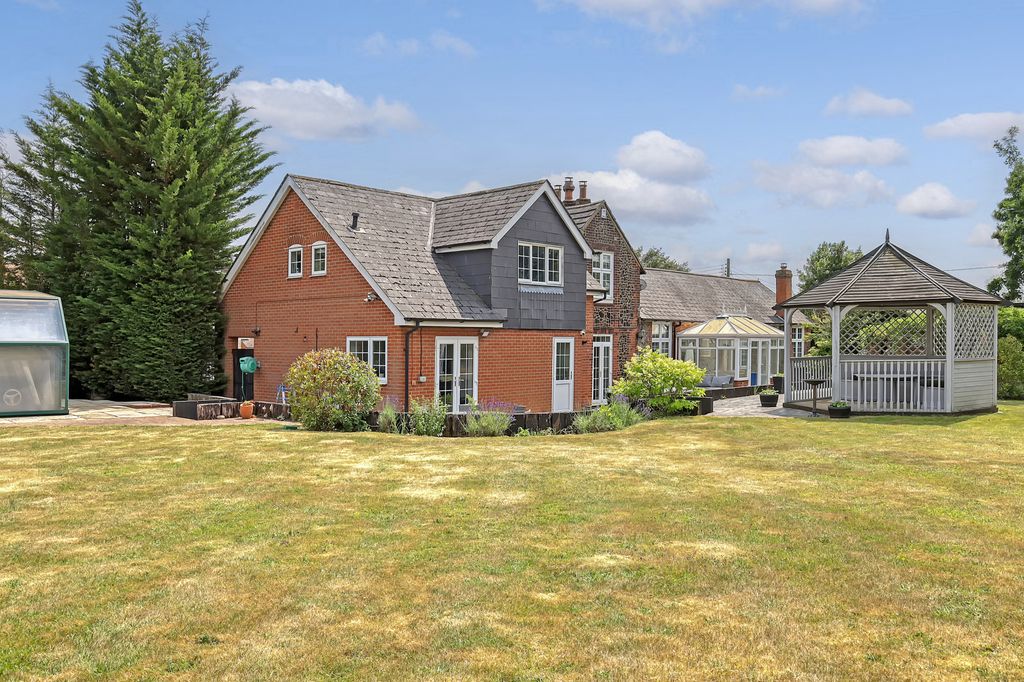 Property photo 2 of 34 Picture No. 44