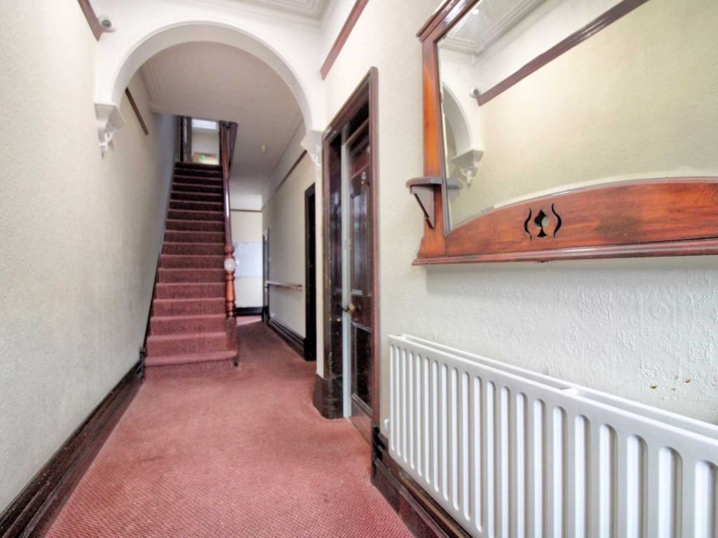 Property photo 2 of 27