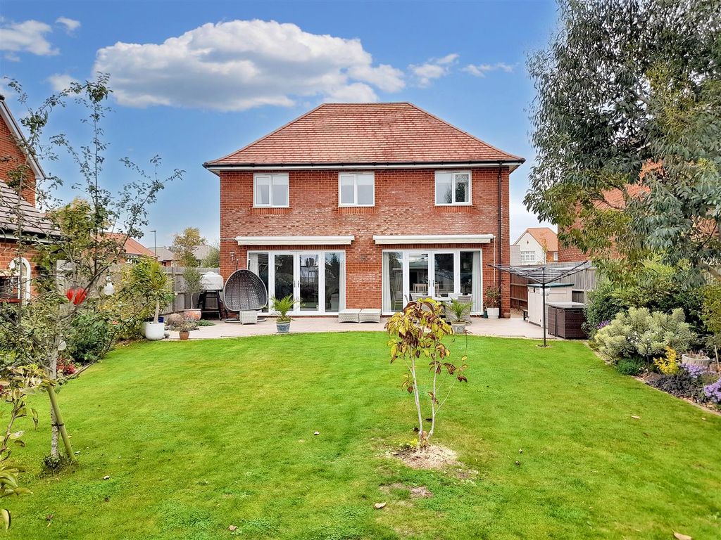 Property photo 3 of 23 Rear Garden 1 New.Jpg