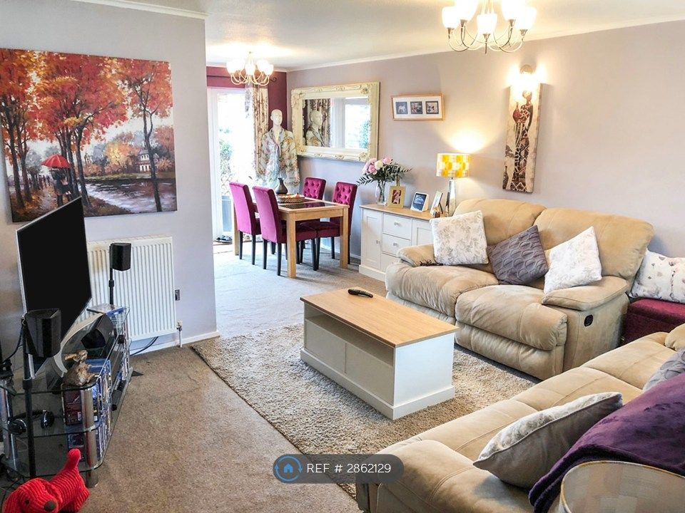 Property photo 3 of 12 Lounge