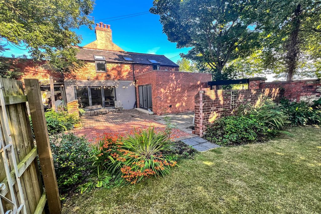 Property photo 1 of 17 (Main)