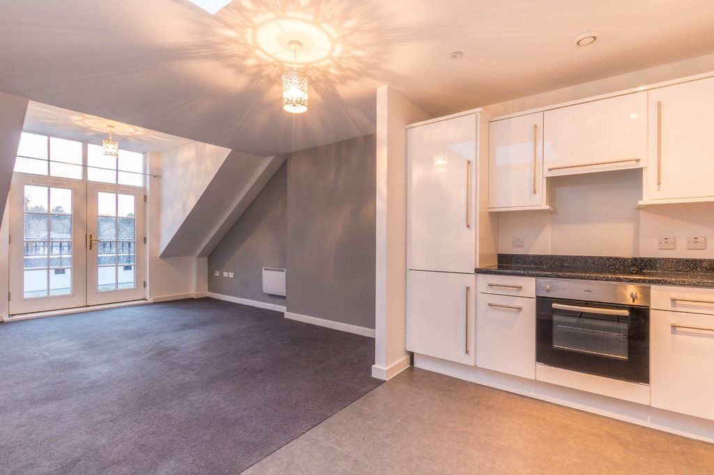 Property photo 2 of 8