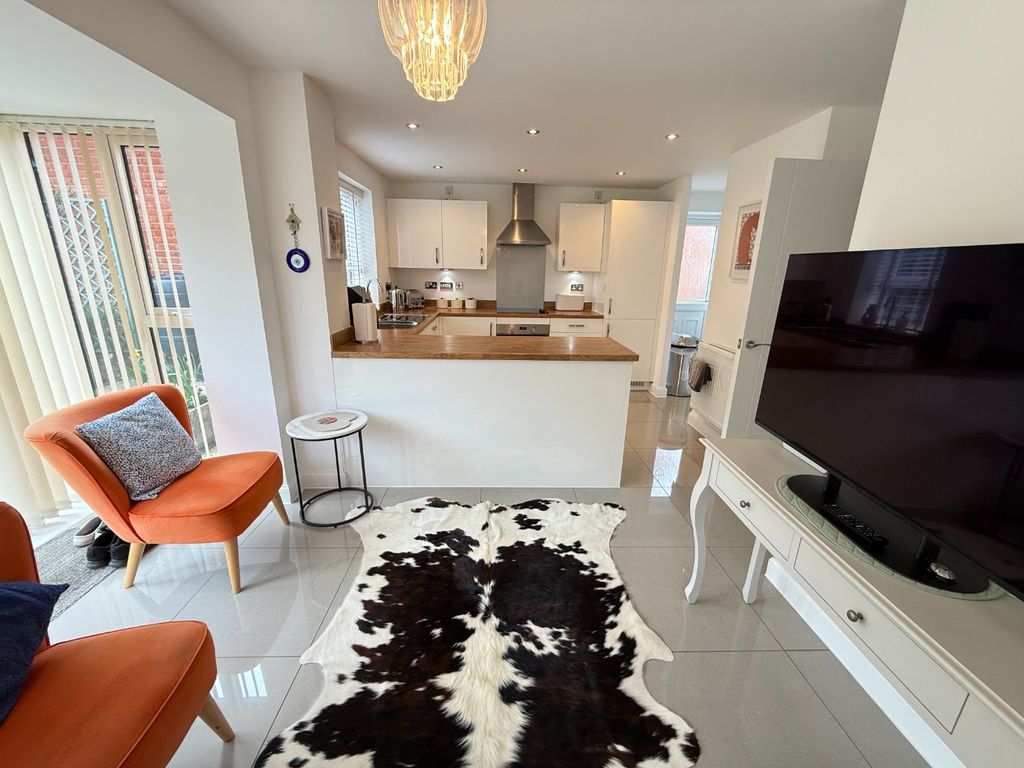 Property photo 2 of 21 4957861