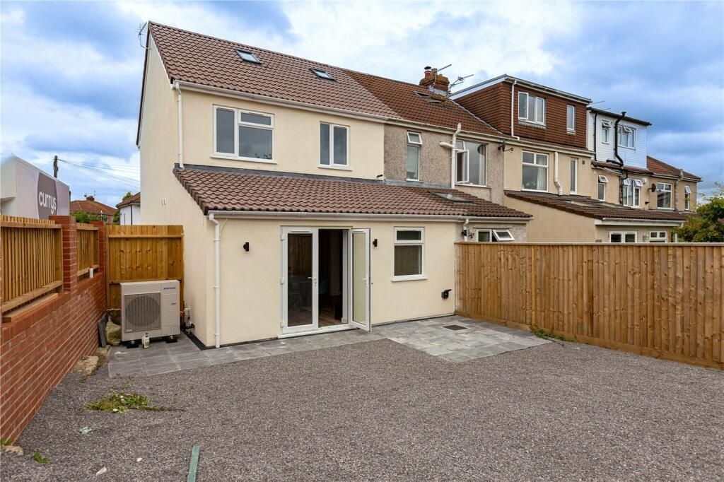 Property photo 3 of 15 Spacious And Well-Maintained Garden Area With A Pa...