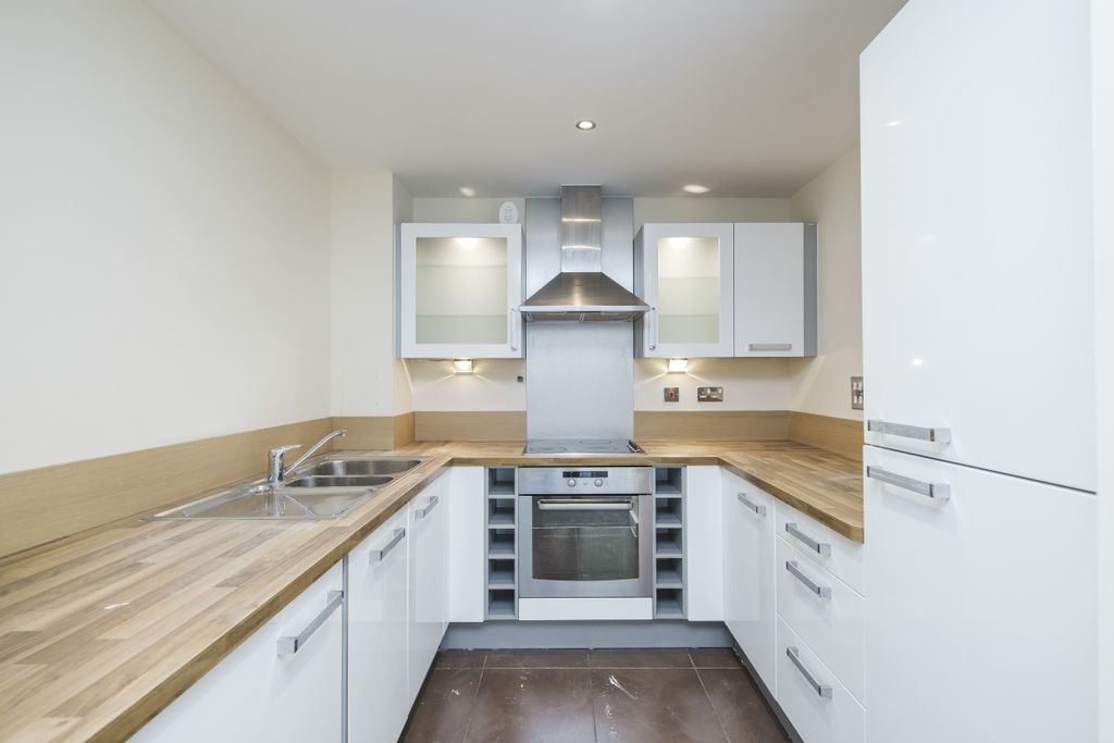 Property photo 3 of 12 Kitchen