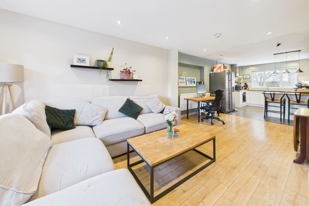 Property photo 3 of 27