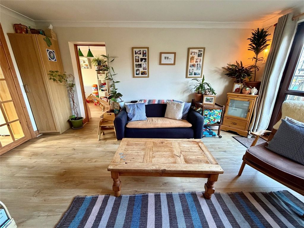 Property photo 2 of 25 Picture No. 17