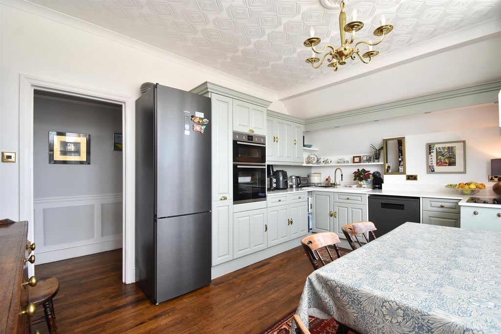 Property photo 3 of 32 Kitchen