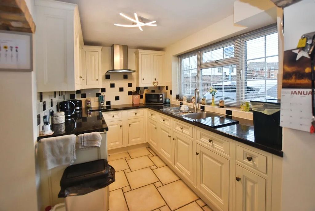 Property photo 3 of 17 Picture 3