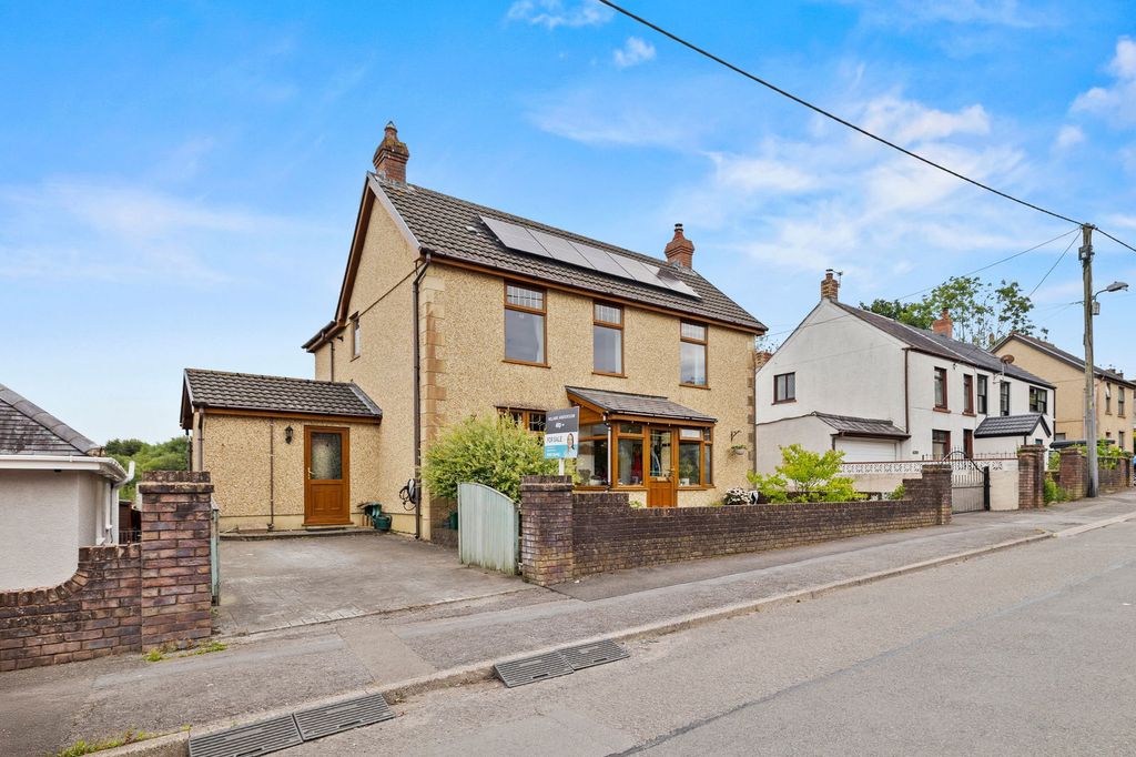 Property photo 2 of 32
