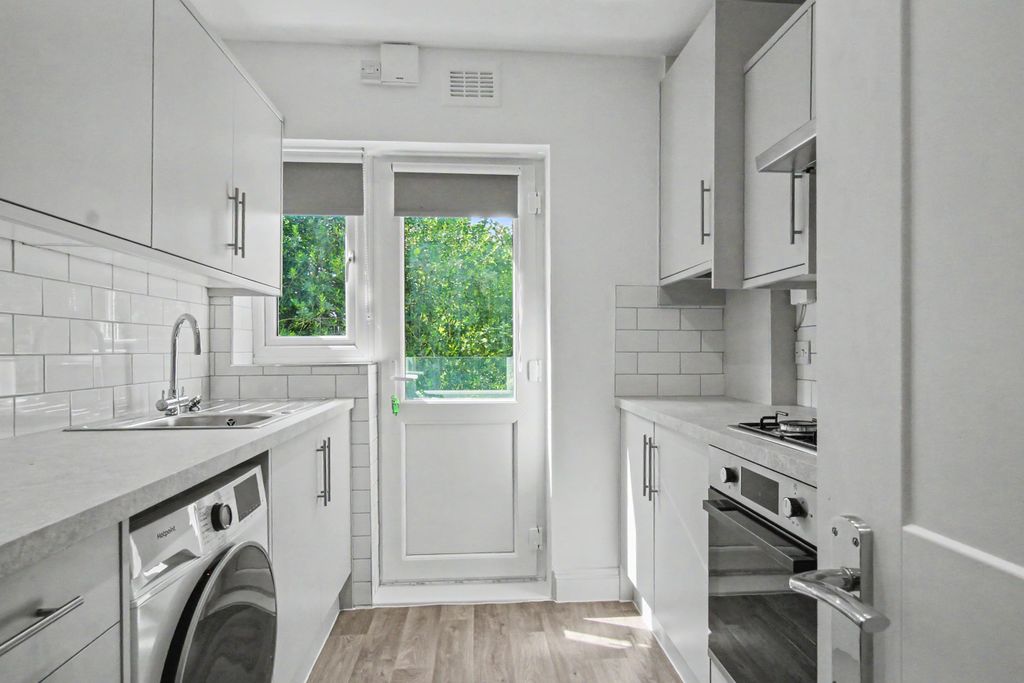 Property photo 3 of 8 3.Kitchen.Jpg
