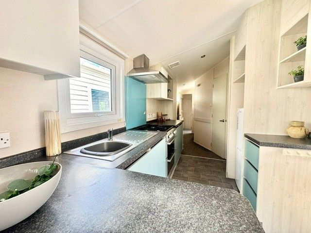 Property photo 3 of 12 Atlas Moonstone 2016 Car0064641 140961931.Jpeg