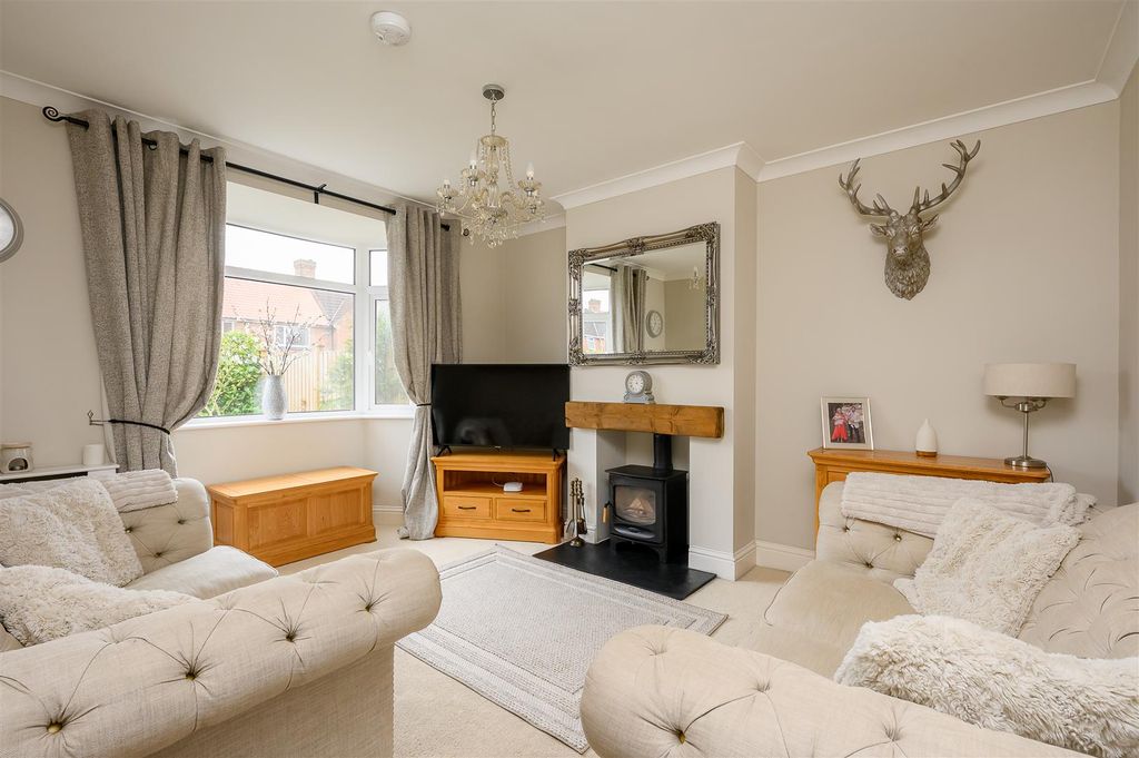 Property photo 3 of 18 Living