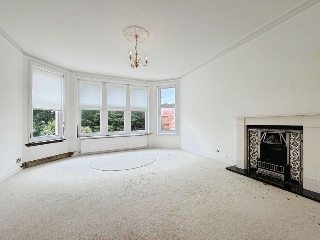 Property photo 2 of 11 Siting Room