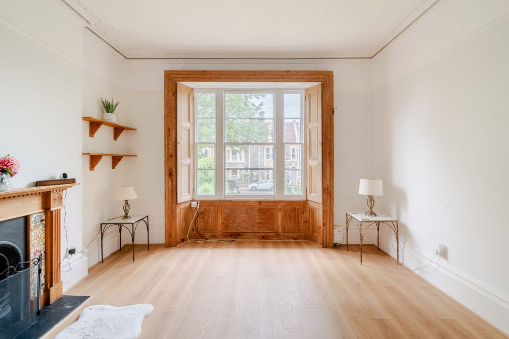Property photo 1 of 10 12