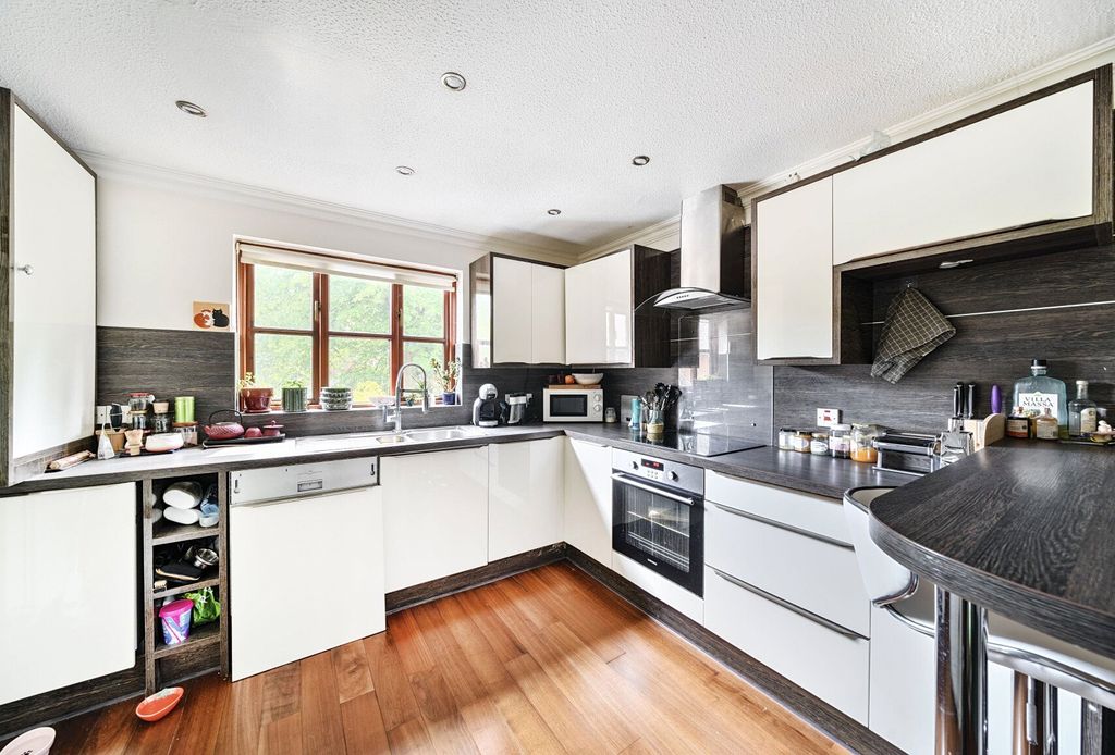 Property photo 3 of 7 1288669-12-682c80...