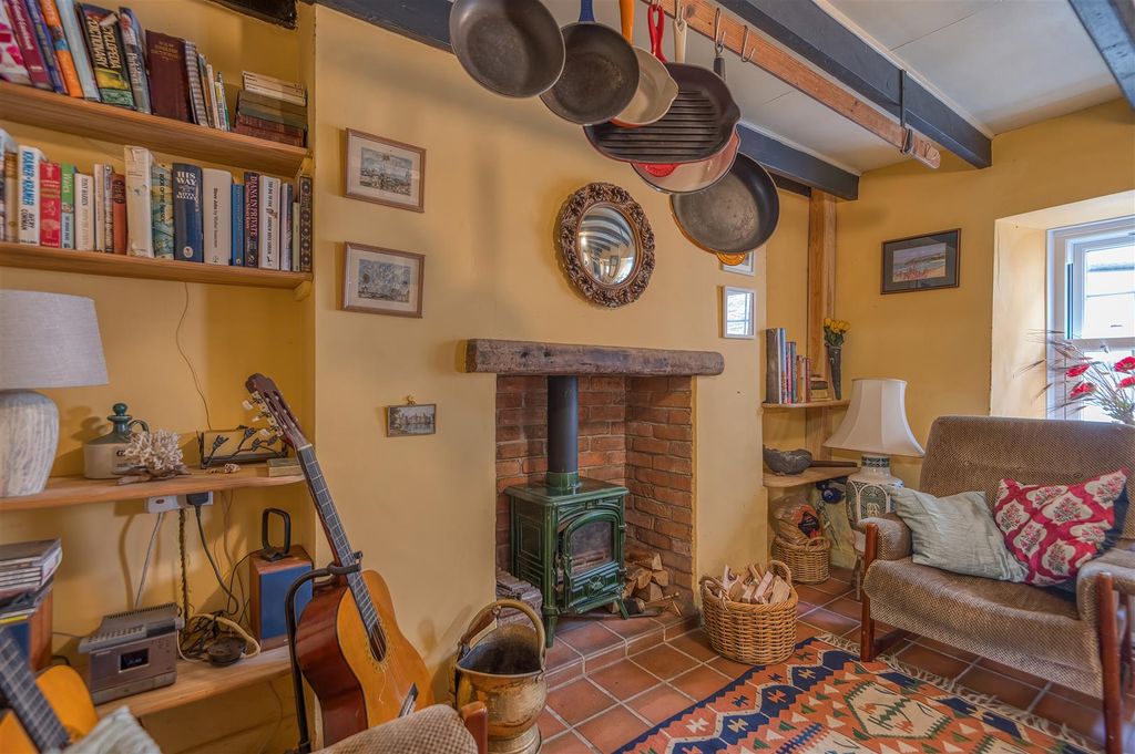 Property photo 2 of 40 Sitting Room