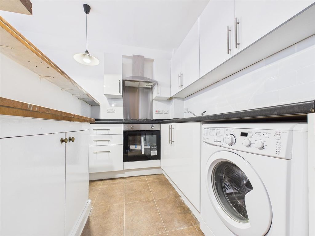 Property photo 3 of 8 Cam04237G0-Pr0226-Still003.Jpg